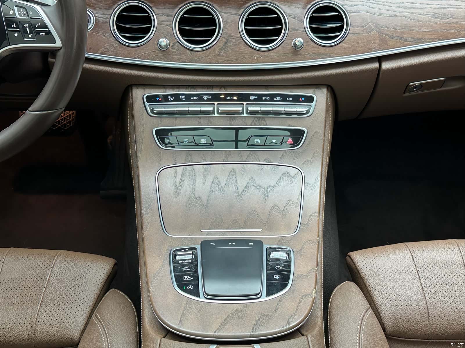 Mercedes-Benz E-Class, 2022 11