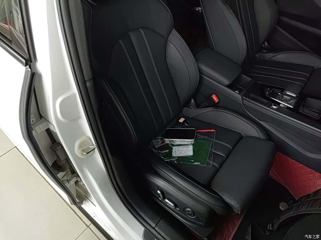 Audi A4L, 2024 25