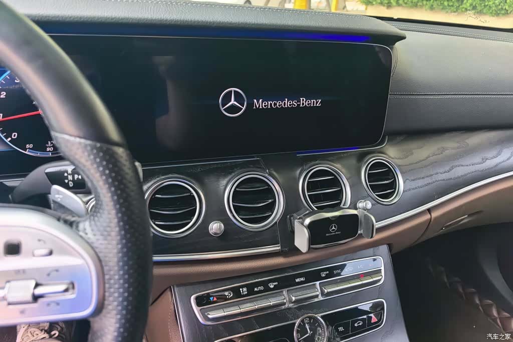 Mercedes-Benz E-Class, 2019 13