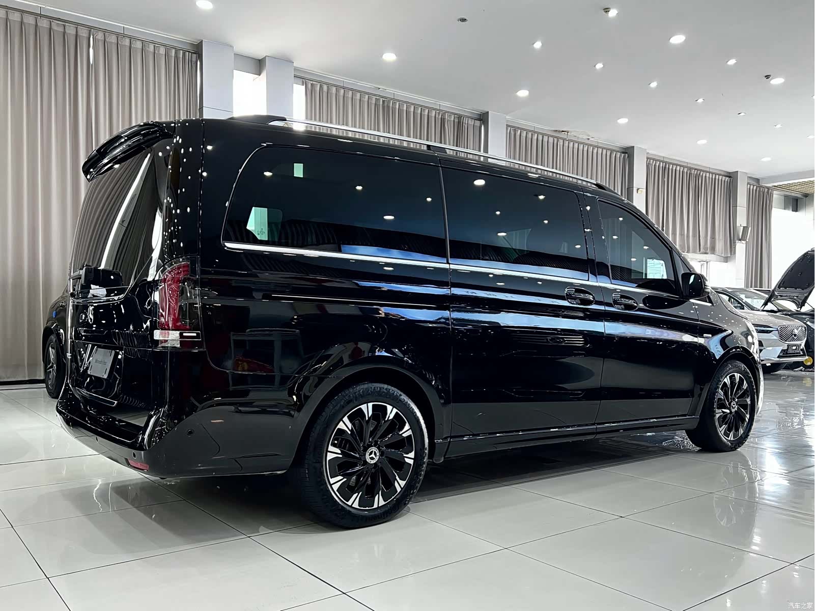 Mercedes-Benz V-Class, 2025 4