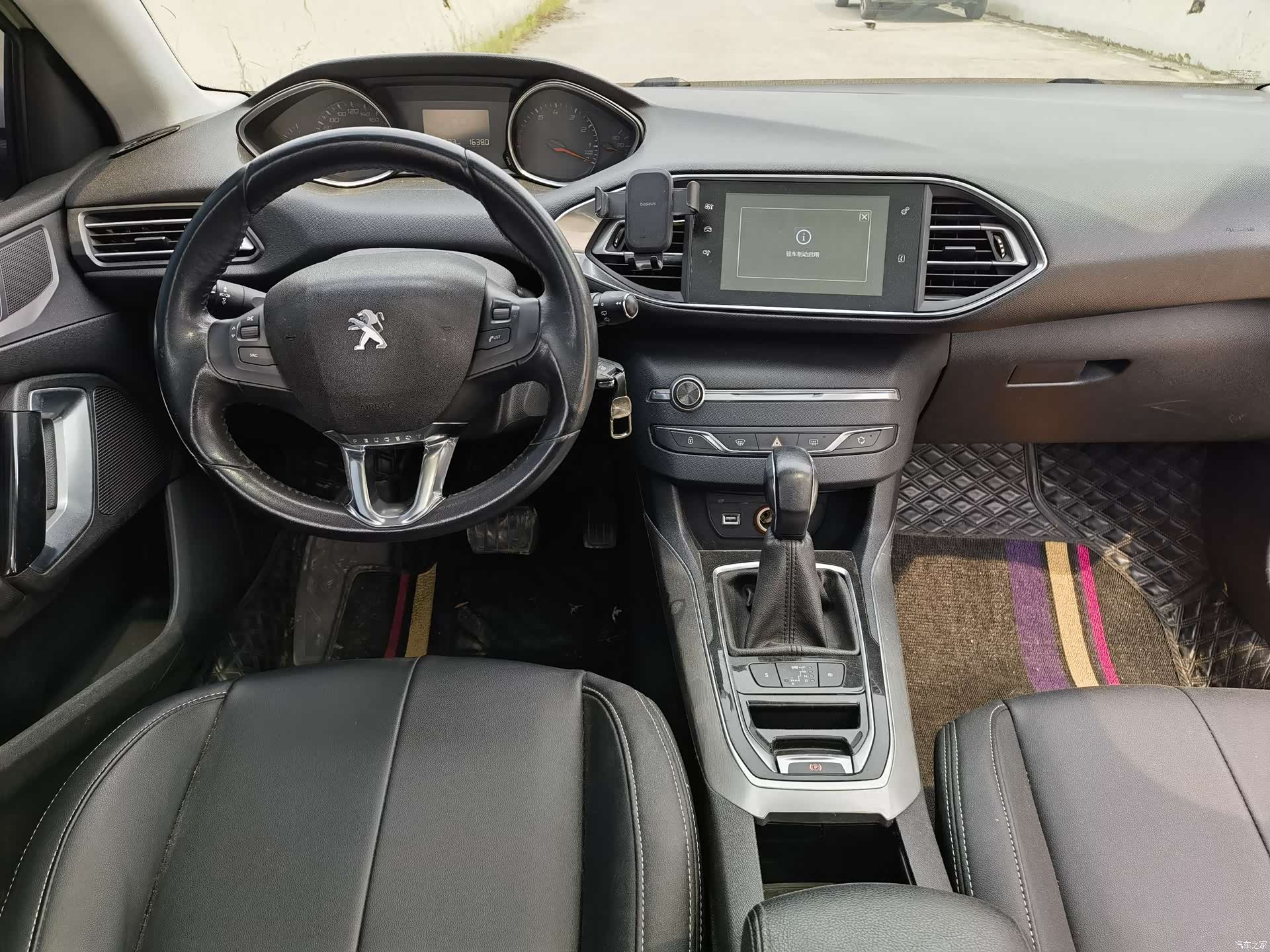 Peugeot 308, 2015 все фото