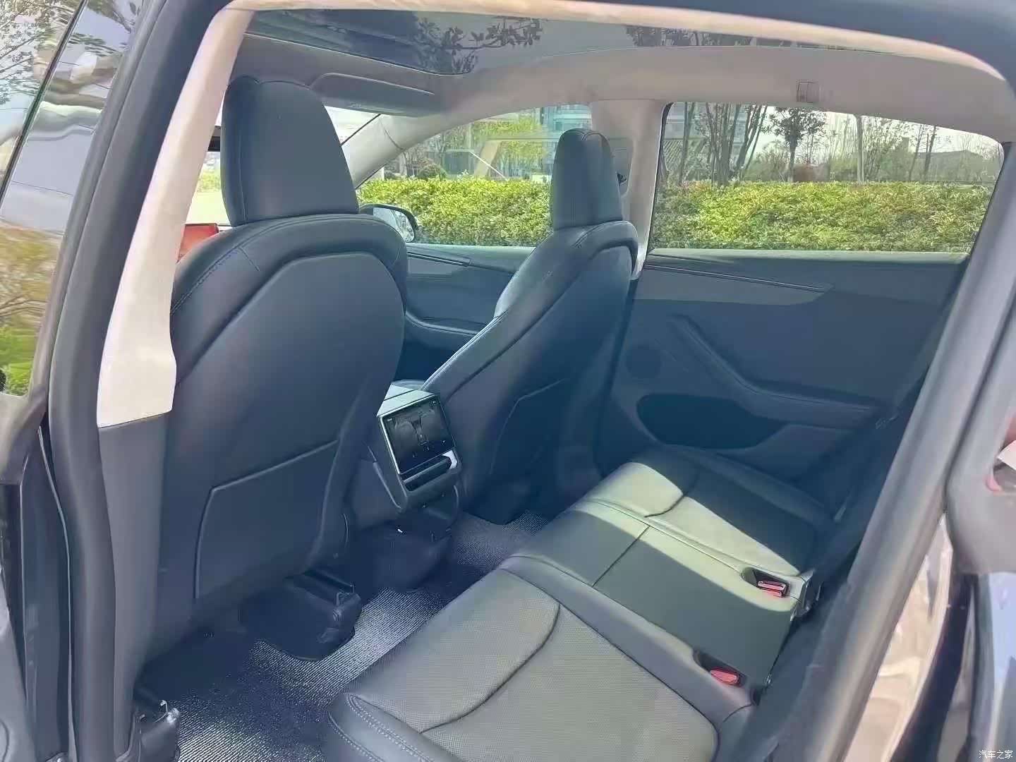 Tesla Model Y, 2025 4
