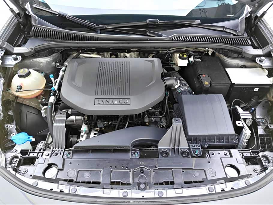 Lynk & Co 06 Lynk & Co 06