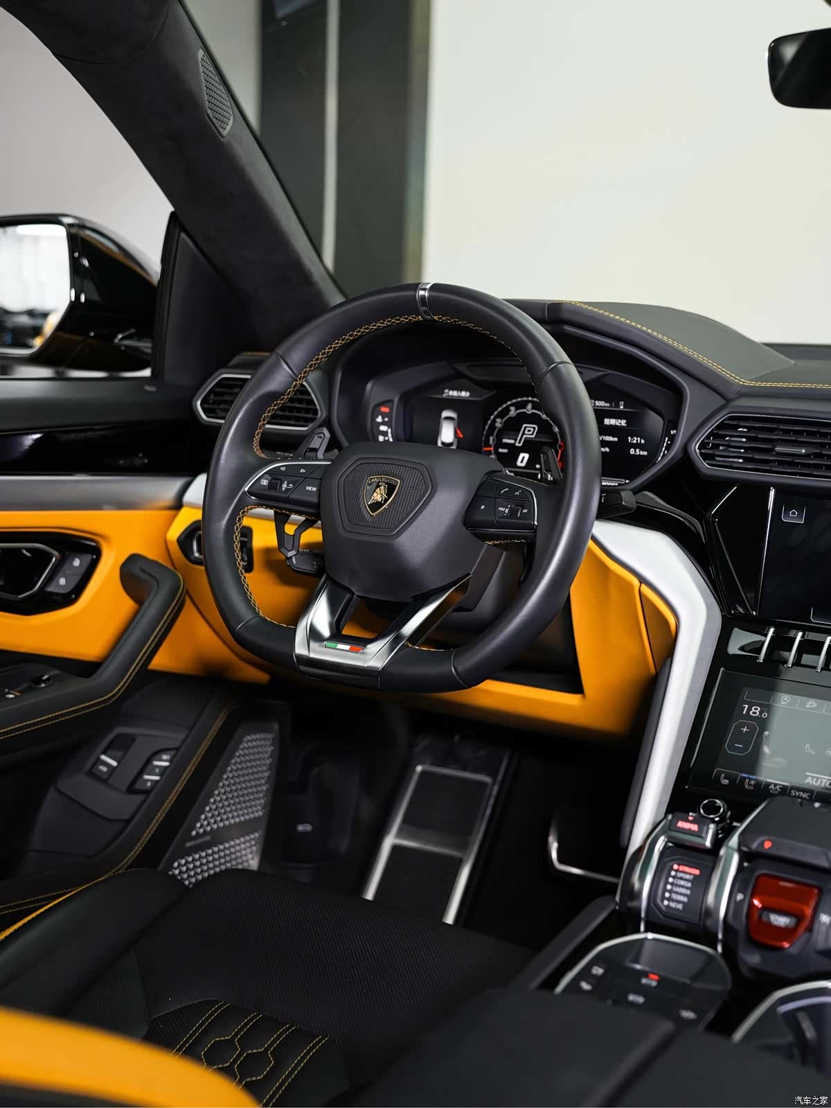 Lamborghini Urus, 2023 21
