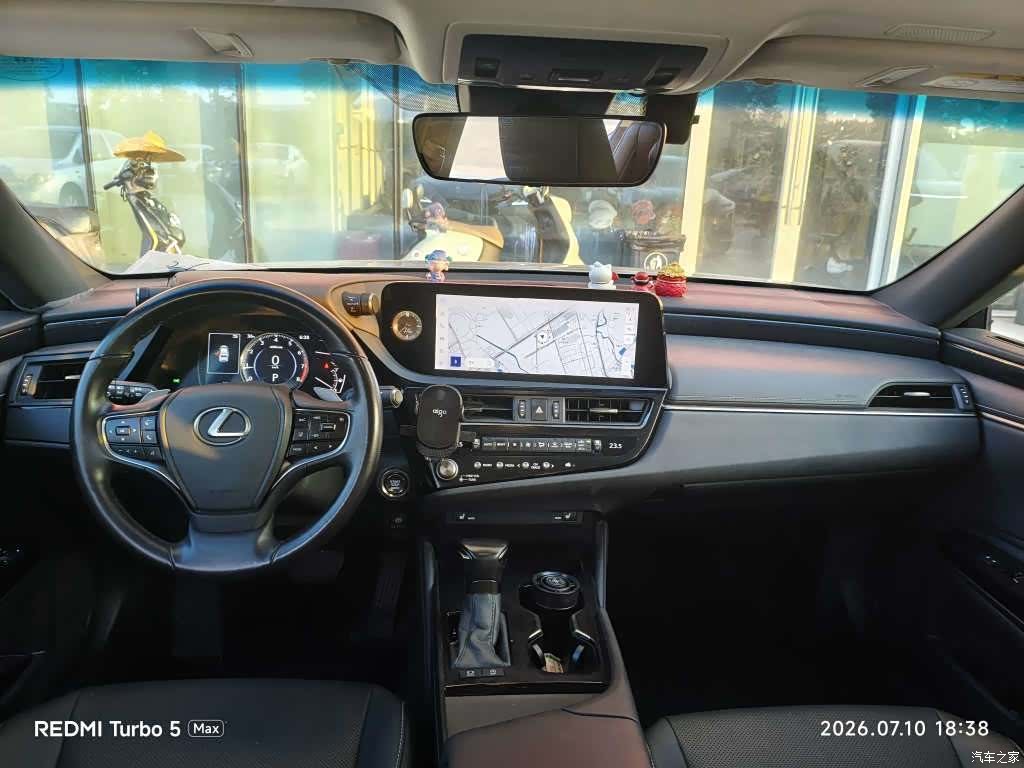 Lexus ES, 2023 все фото