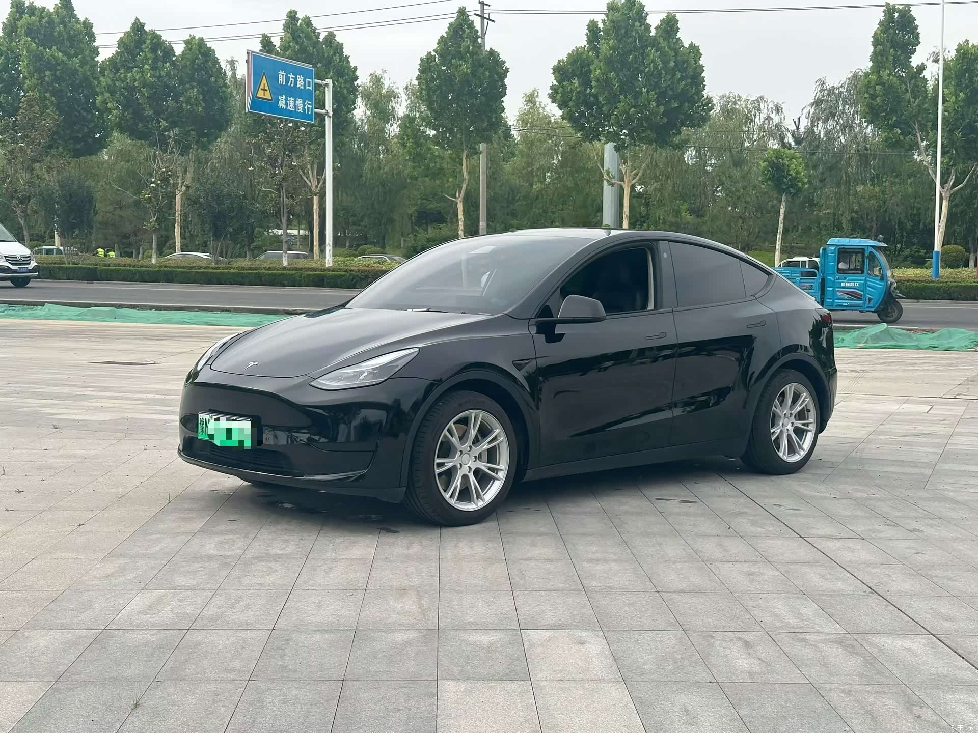 Tesla Model Y, 2023 1