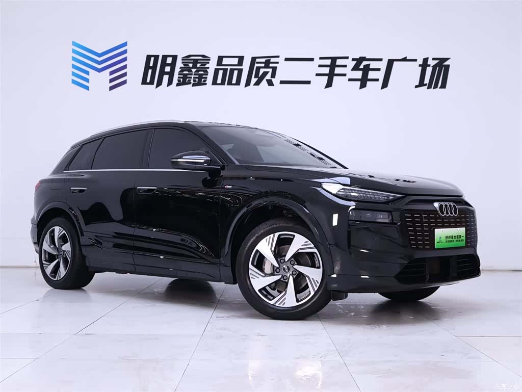 Audi e-tron, 2025 все фото
