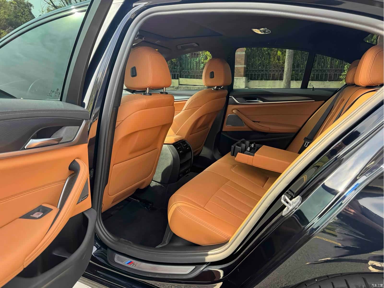 BMW 5 Series, 2022 все фото