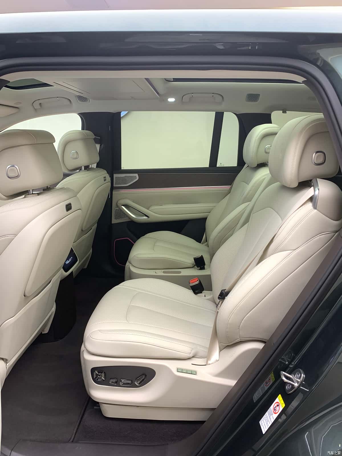 Denza N9, 2025 11