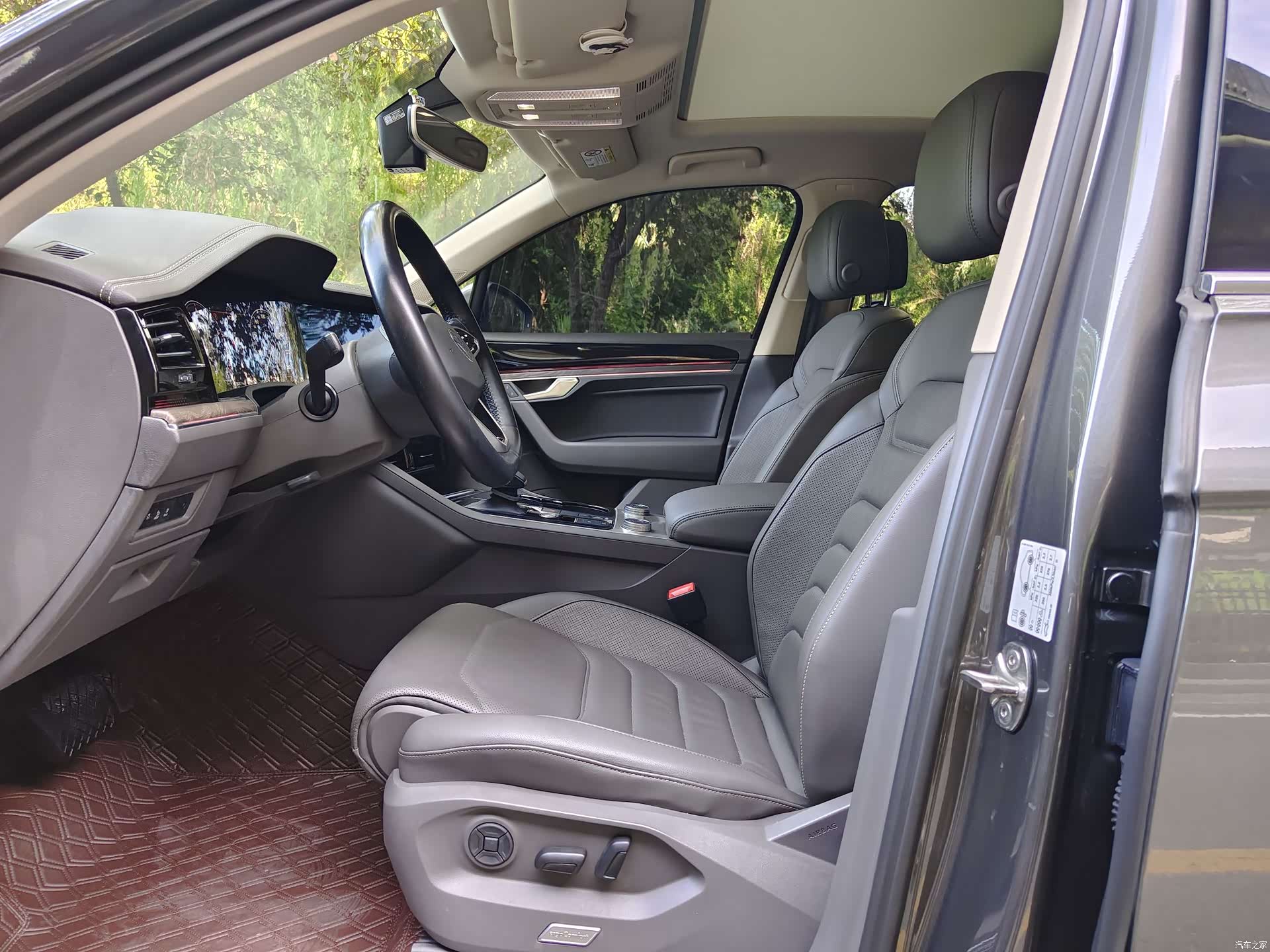 Volkswagen Touareg, 2023 10