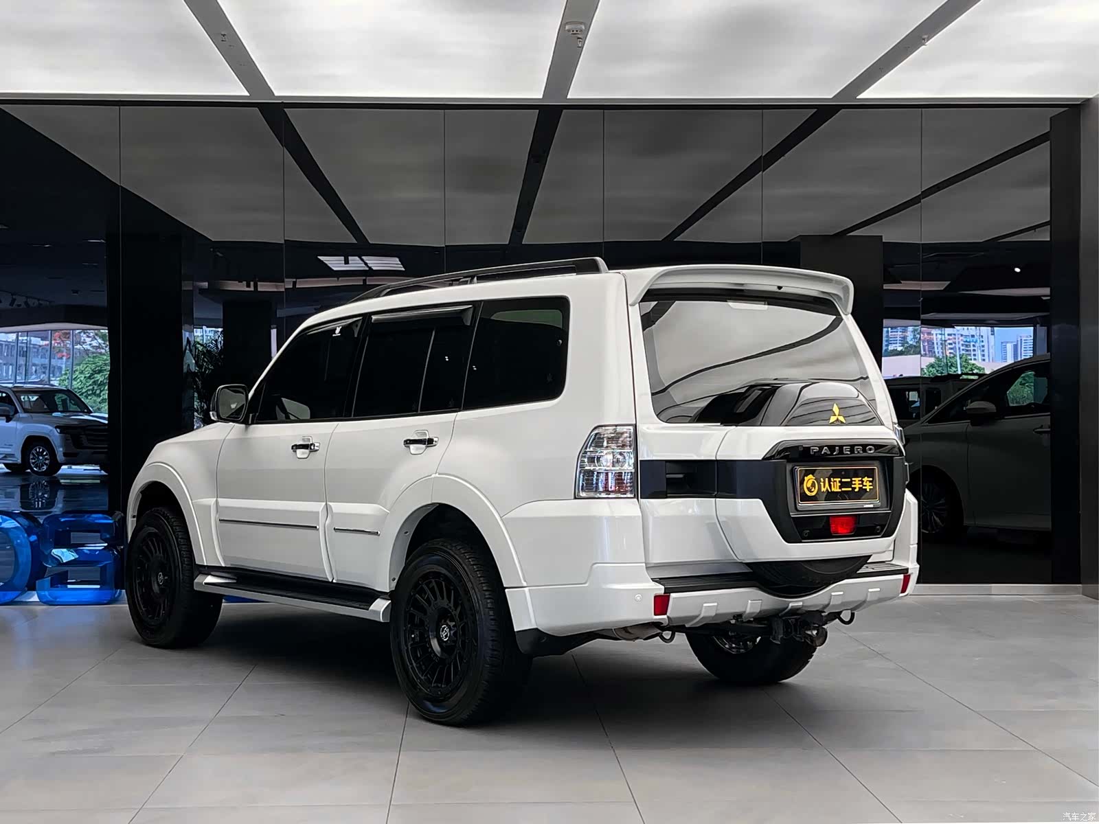 Mitsubishi Pajero, 2025 4