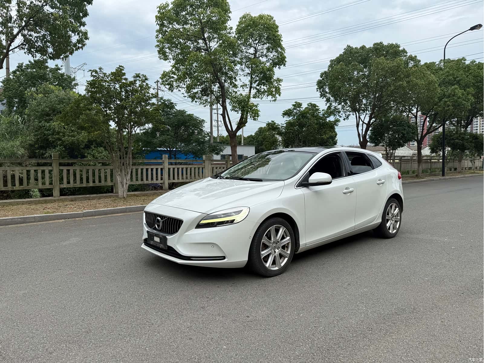 Volvo V40, 2016 1