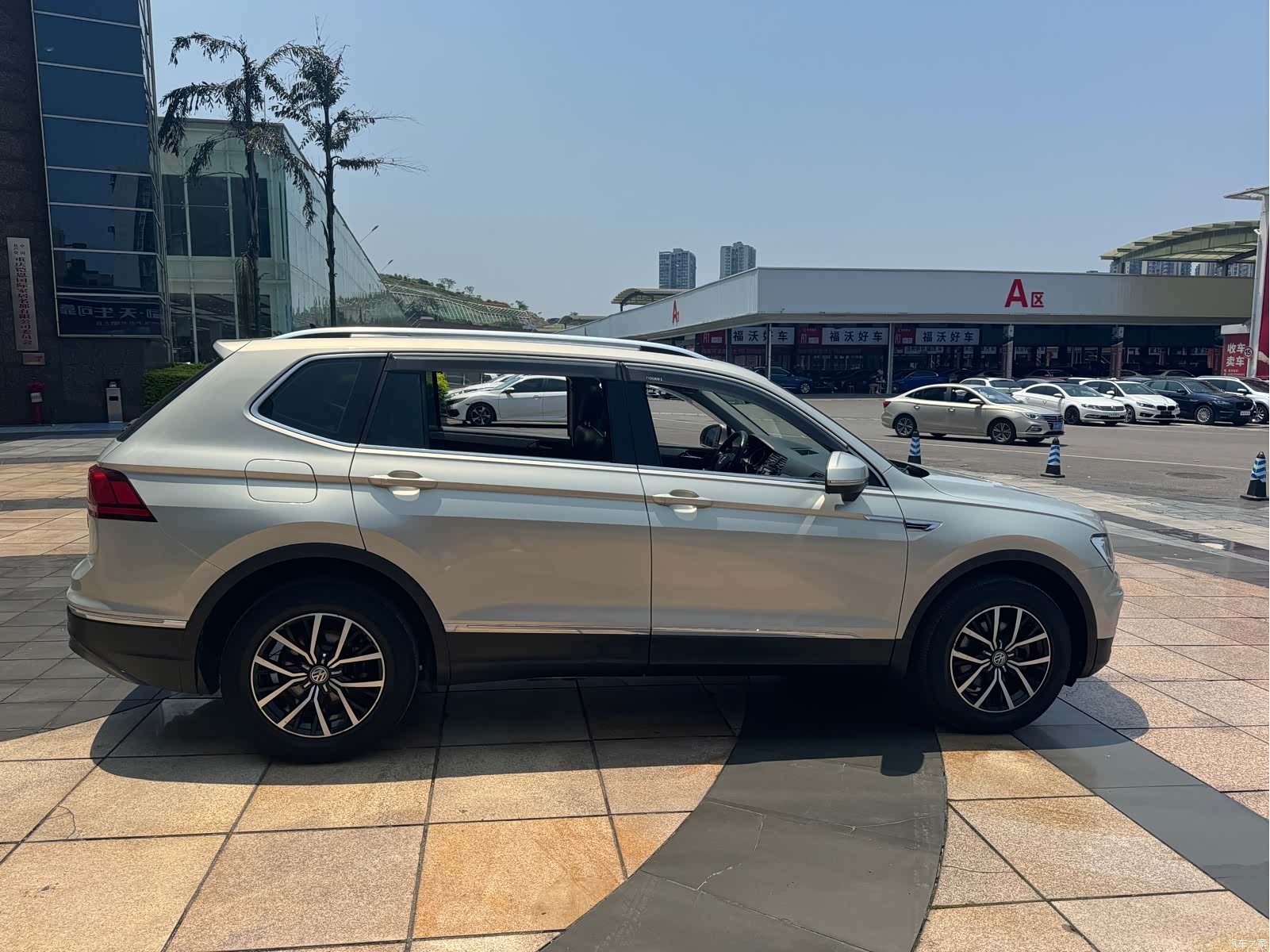 Volkswagen Tiguan L, 2019 4