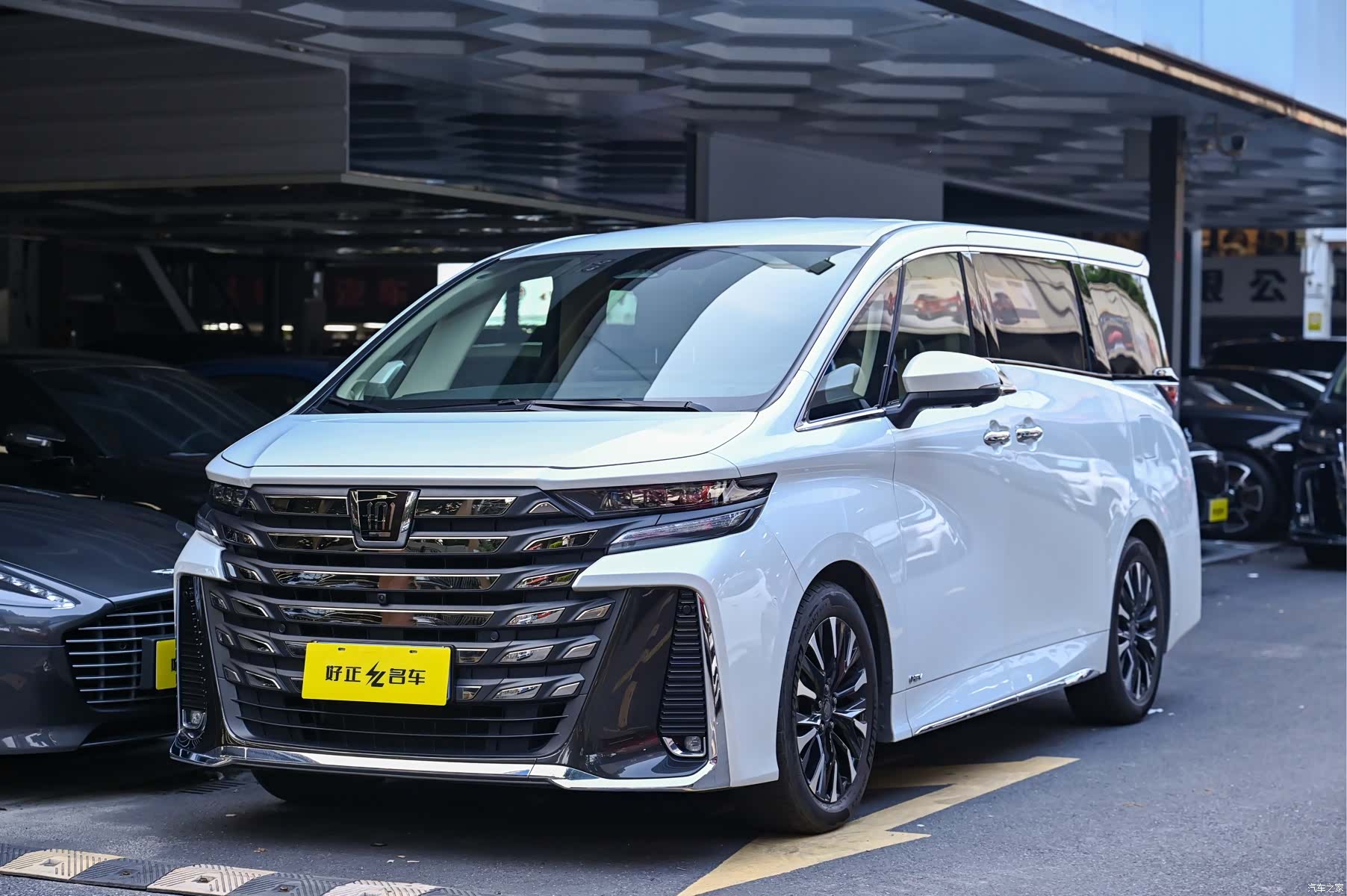 Toyota Vellfire, 2023 1