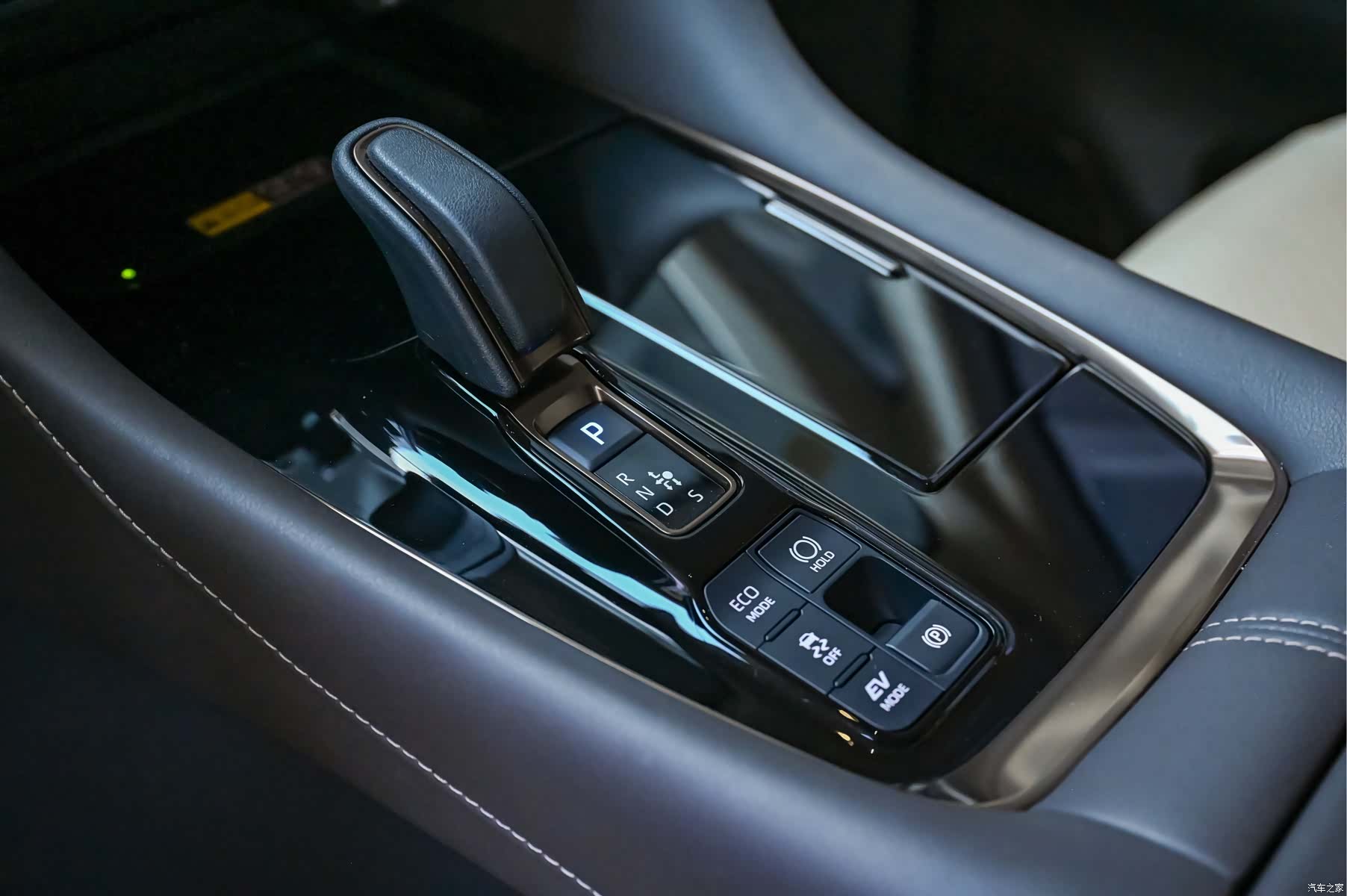 Toyota Vellfire, 2023 13