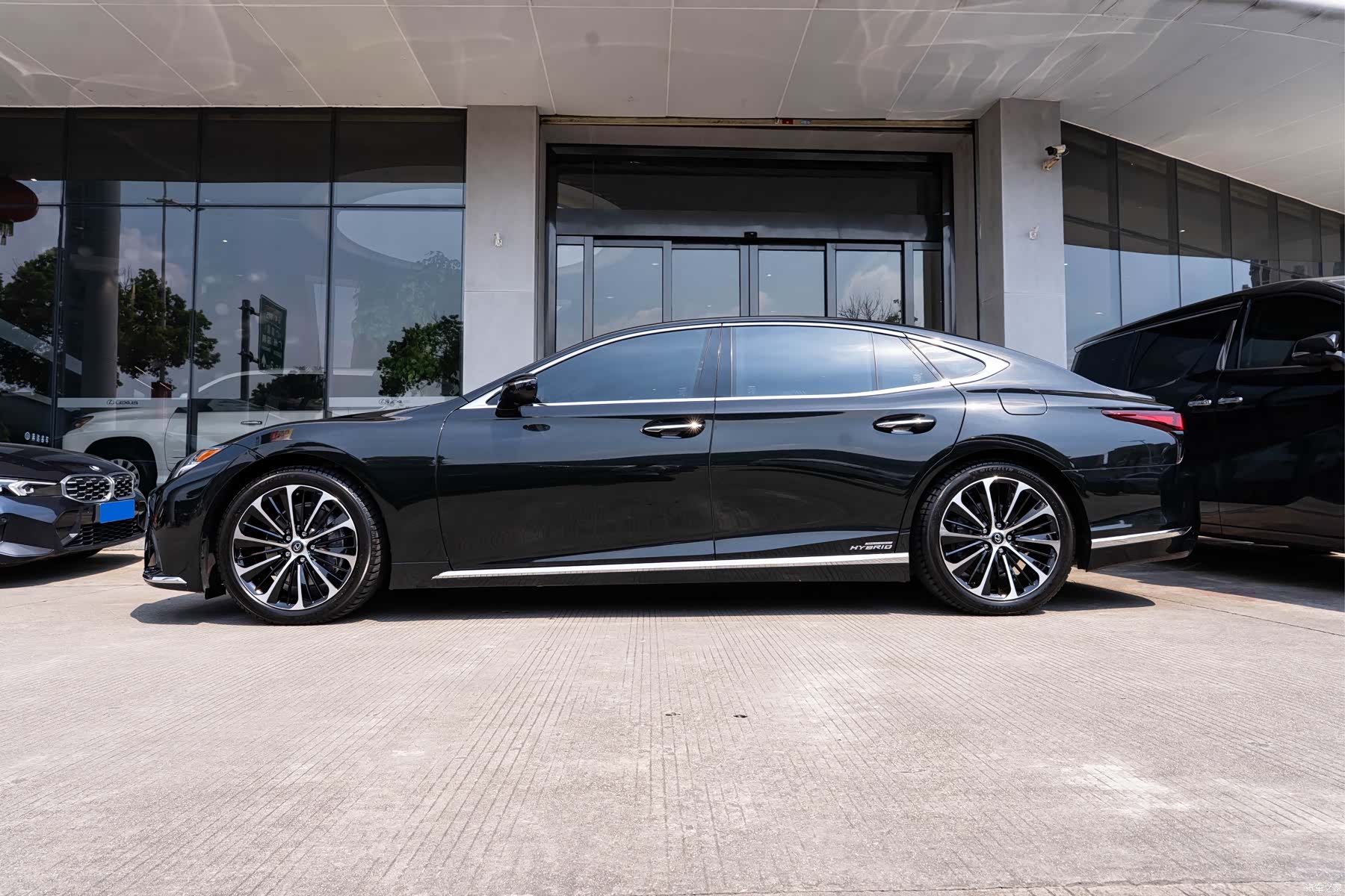 Lexus LS, 2021 4