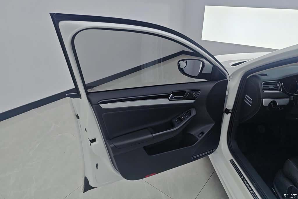 Volkswagen Sagitar, 2017 7