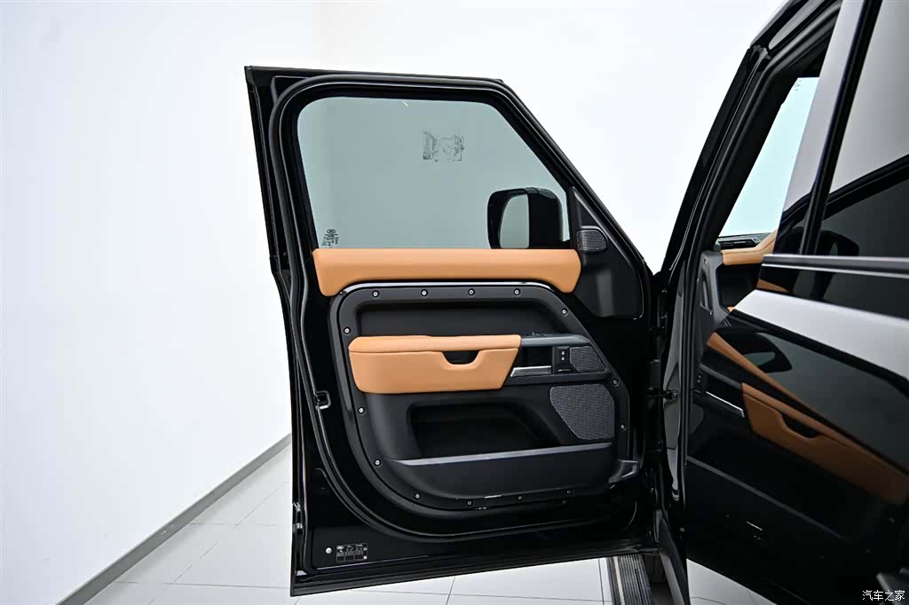 Land Rover Defender, 2024 21