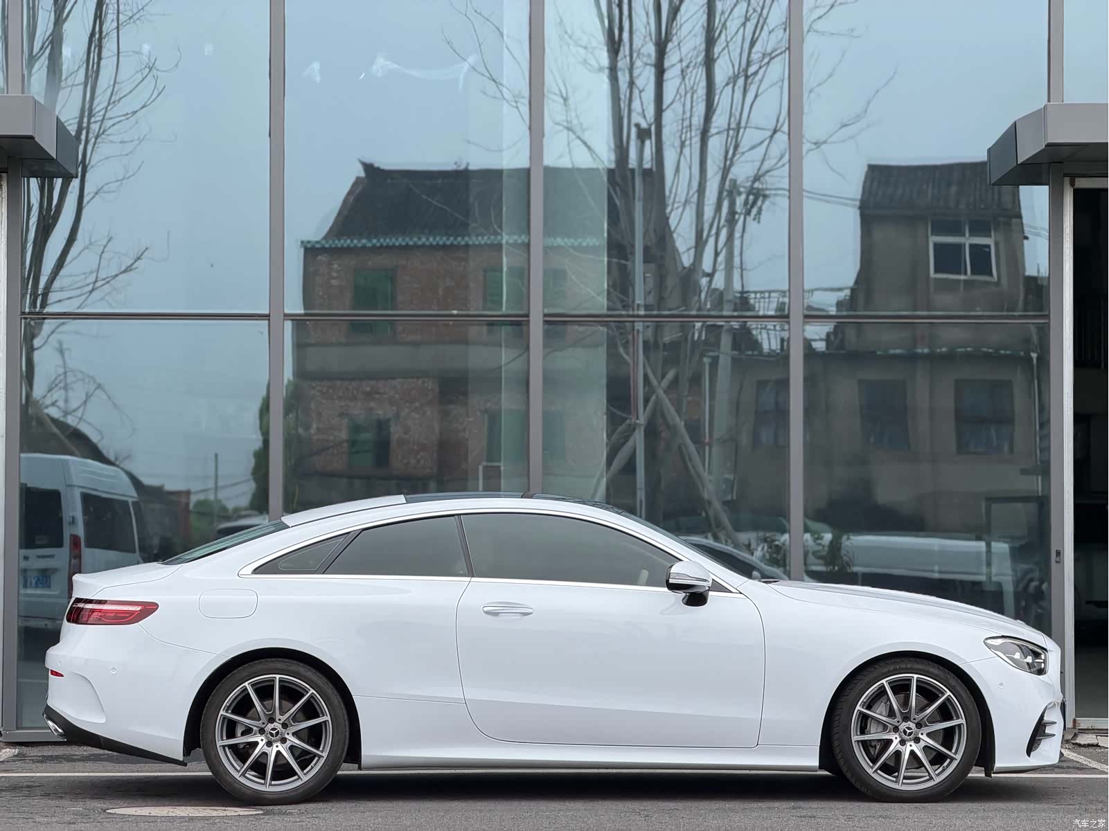 Mercedes-Benz E-Class, 2021 3