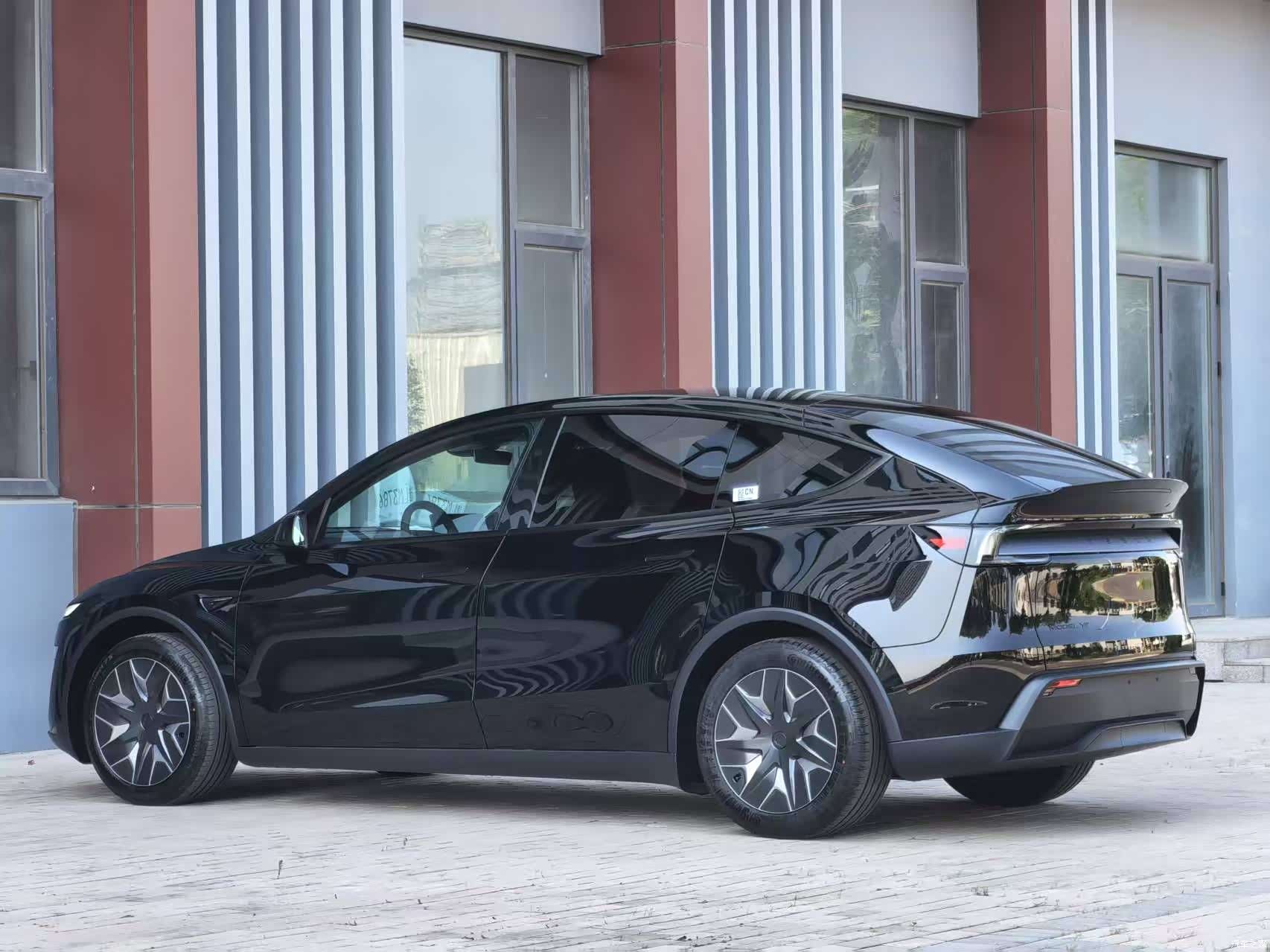 Tesla Model Y, 2026 7