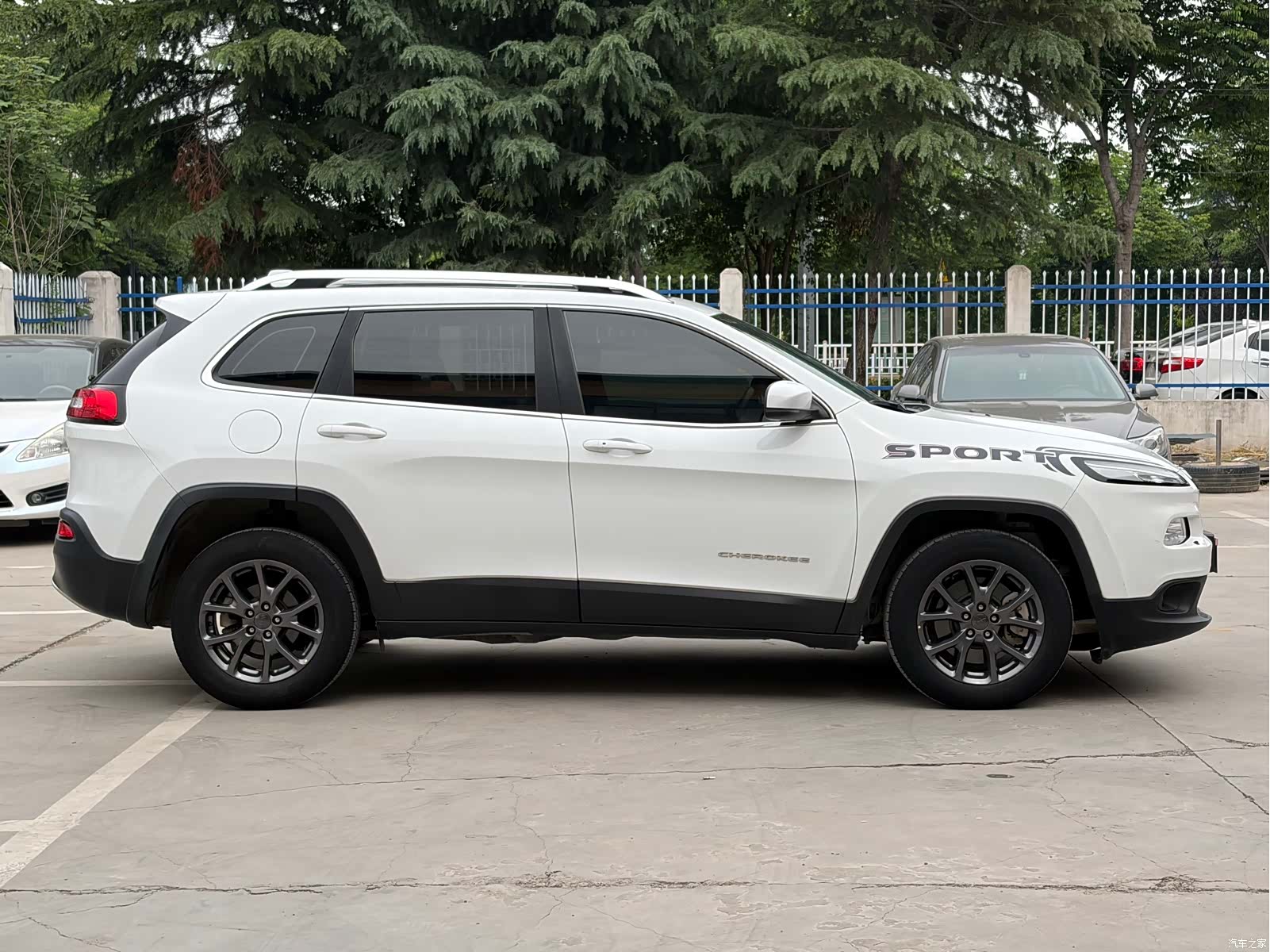 Jeep Cherokee, 2021 16