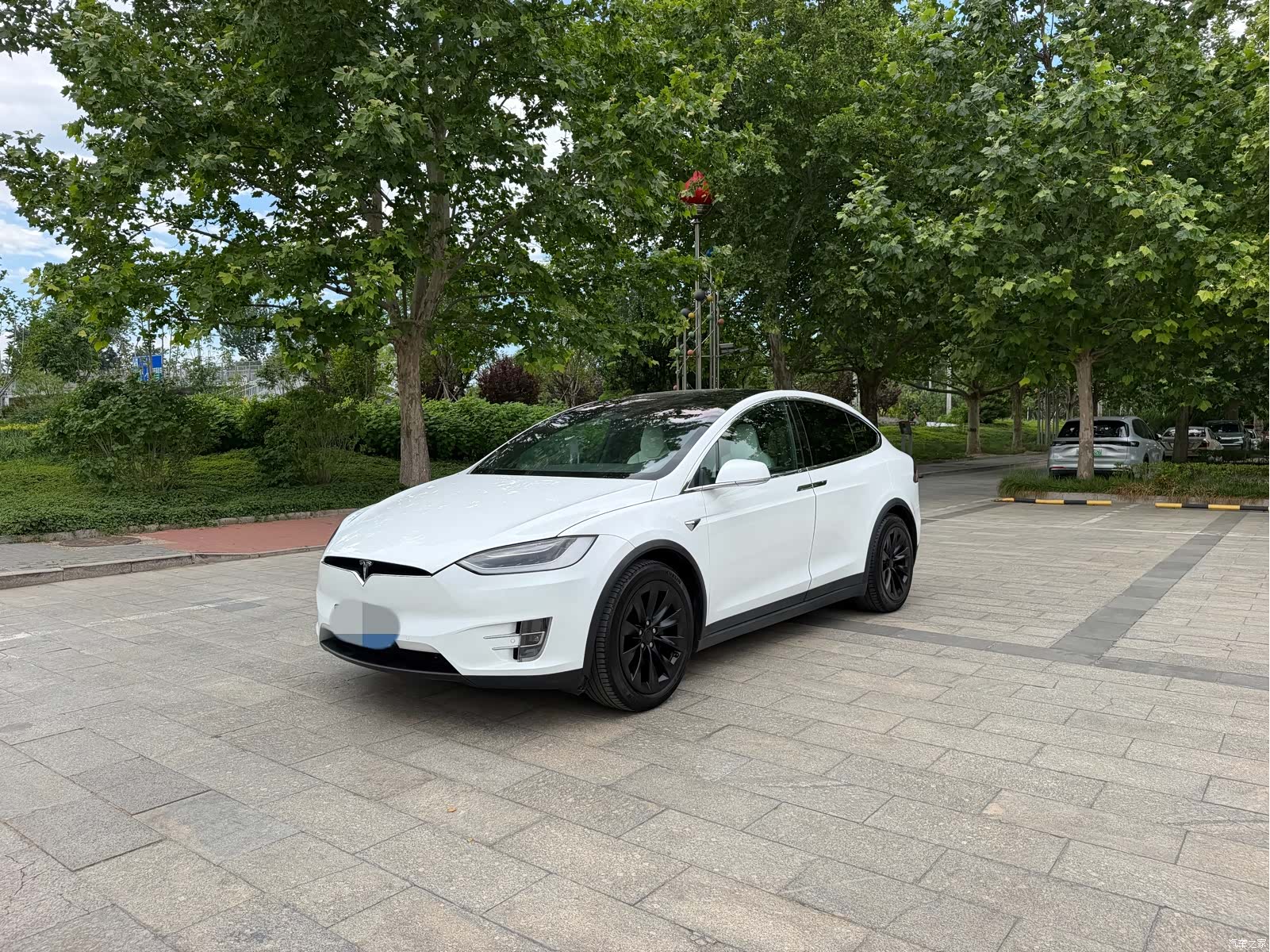 Tesla Model X, 2017 1