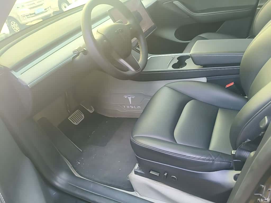 Tesla Model Y, 2024 15