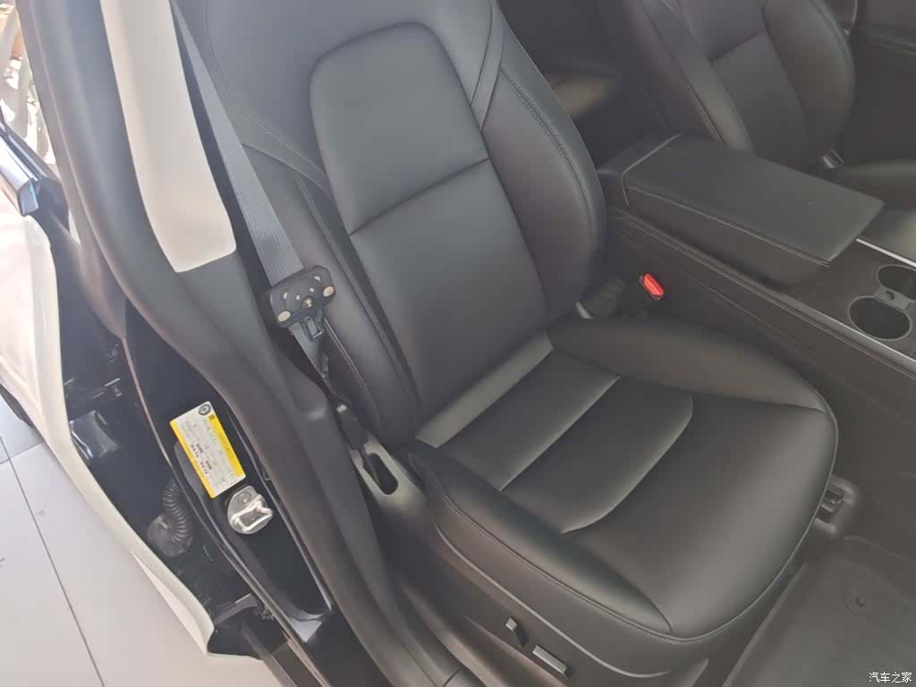 Tesla Model Y, 2023 25