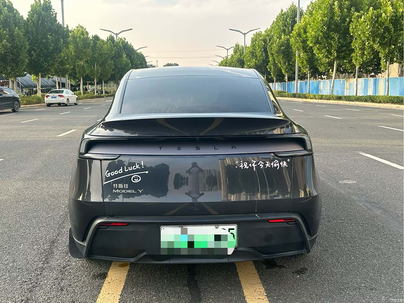 Tesla Model Y, 2025 8