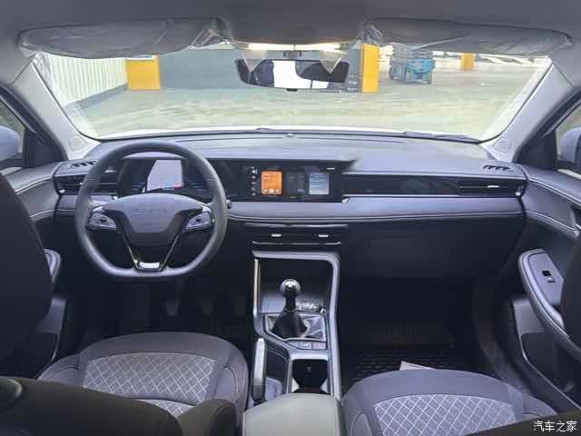 Roewe i5, 2025 7