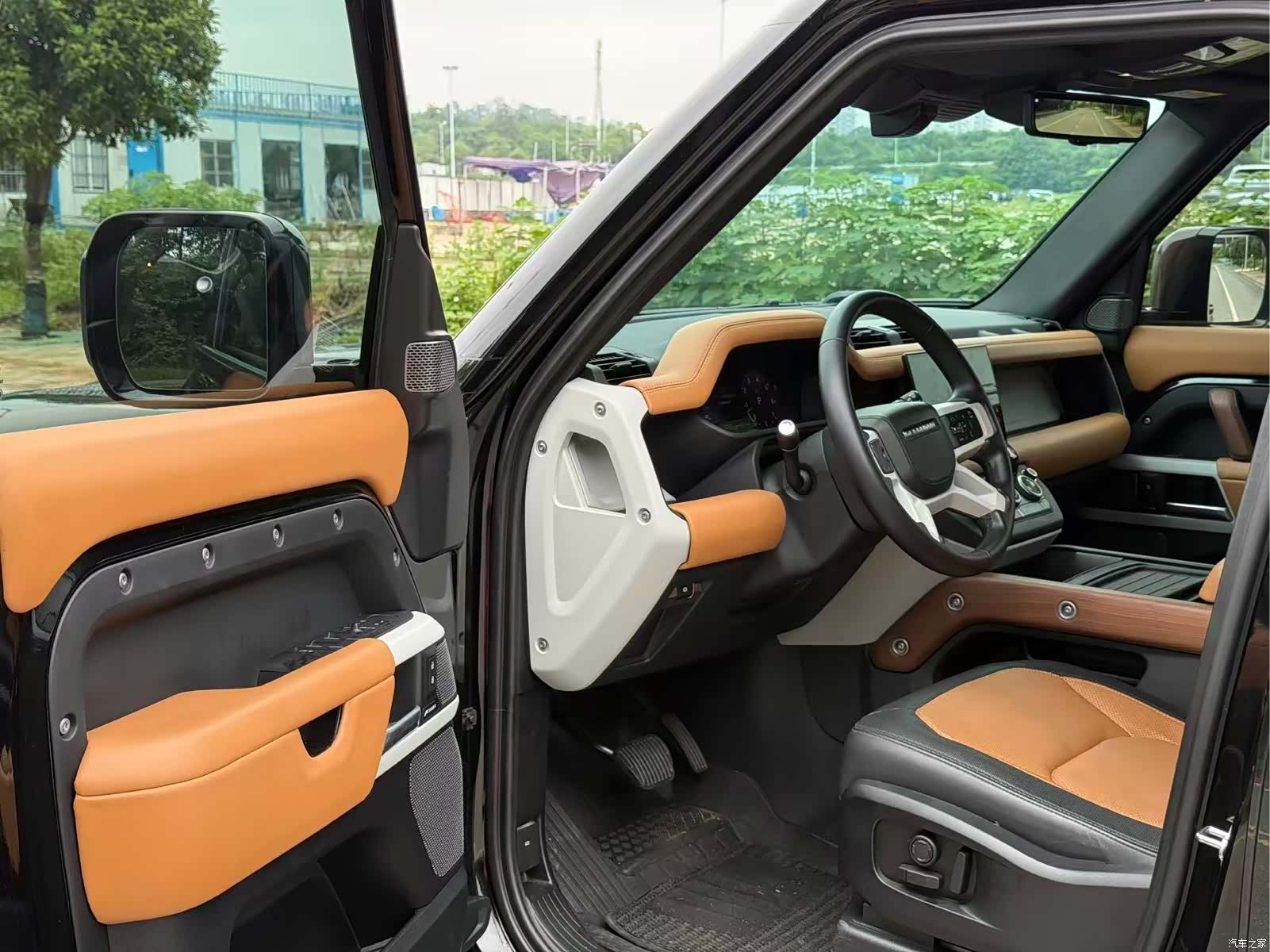 Land Rover Defender, 2024 3