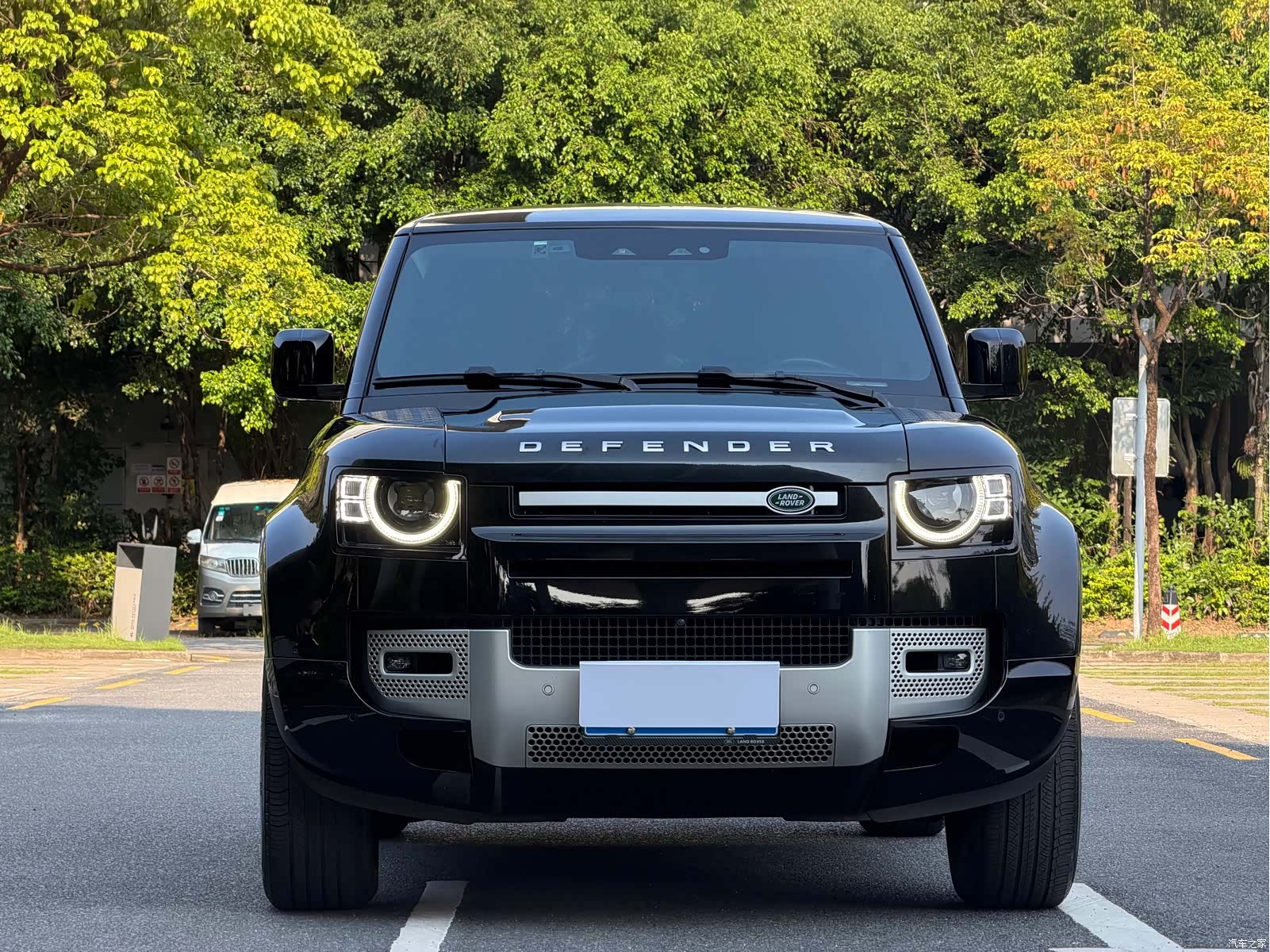 Land Rover Defender, 2023 2