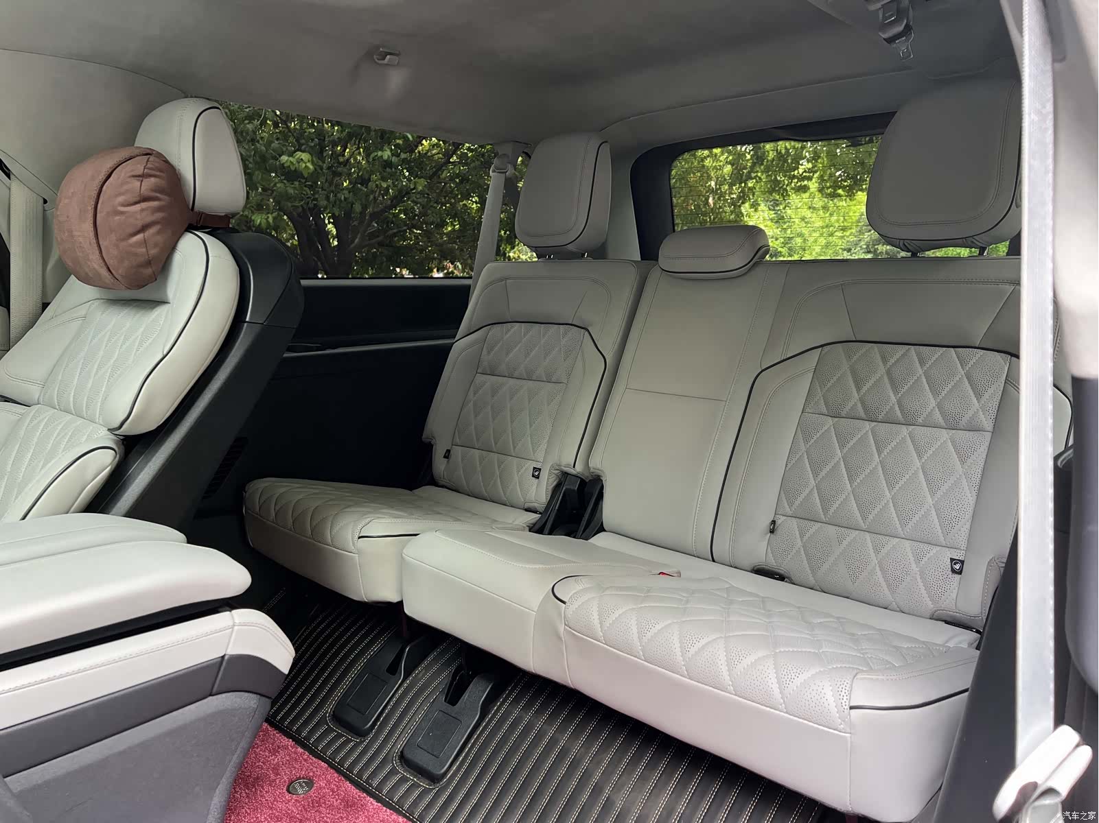 Lincoln Navigator, 2025 13