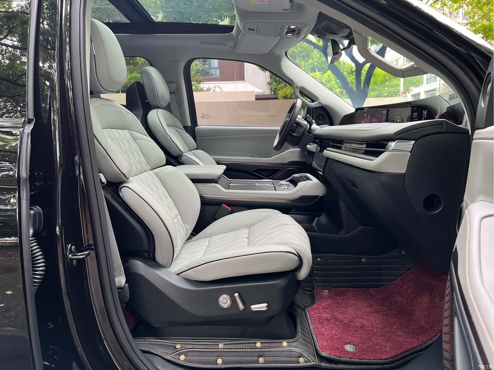 Lincoln Navigator, 2025 11