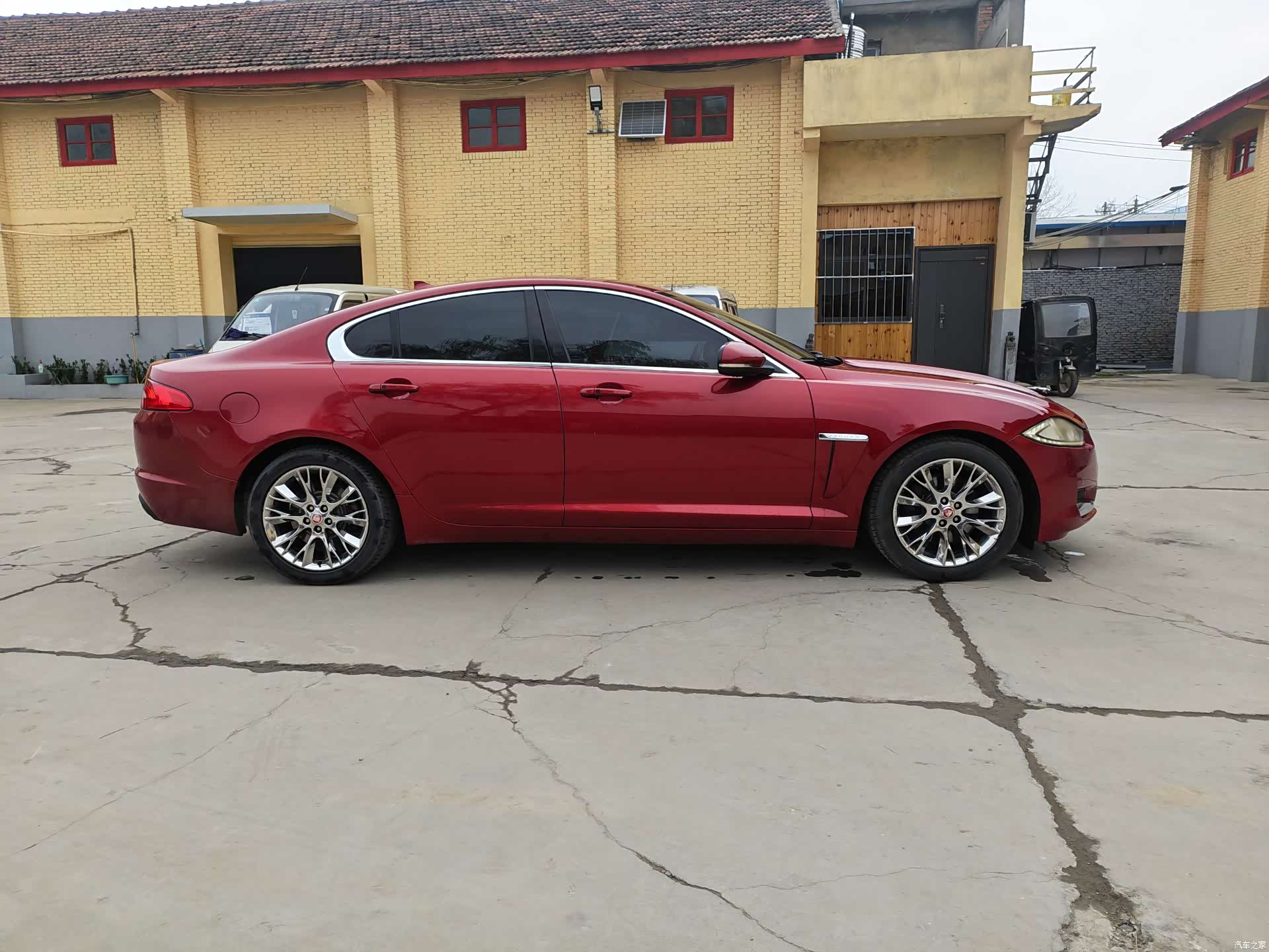 Jaguar XF, 2015 4