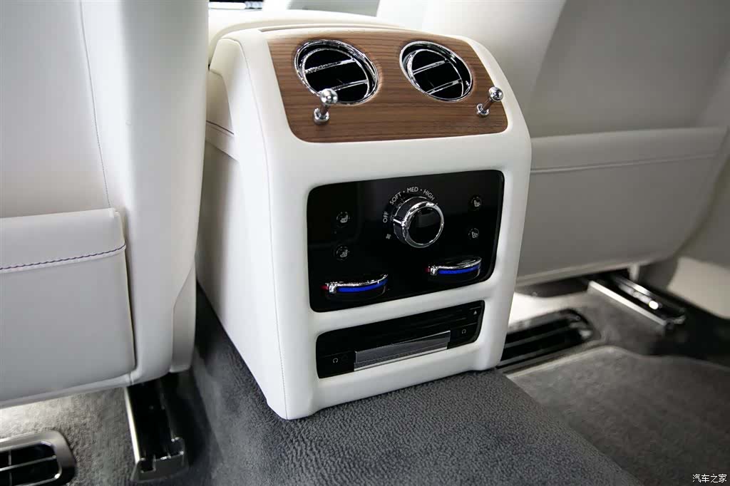 Rolls-Royce Ghost, 2021 13