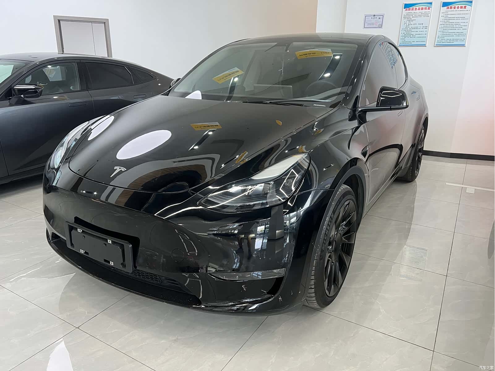 Tesla Model Y, 2023 1