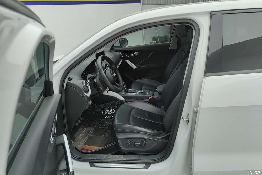 Audi Q2L, 2019 9