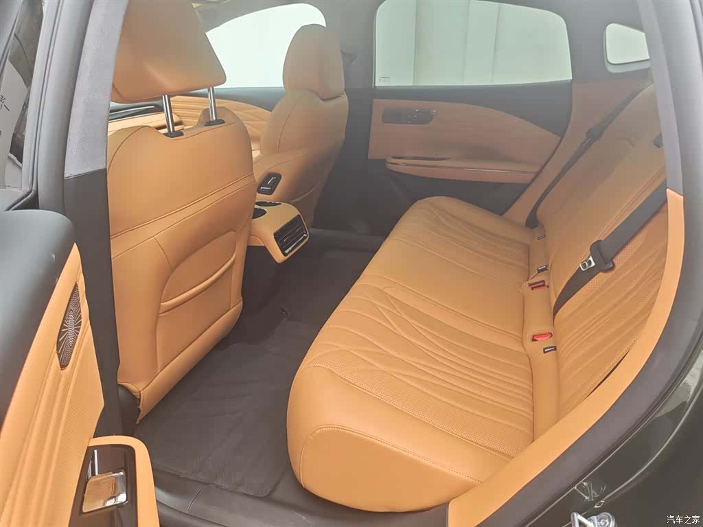 Geely 8, 2025 18