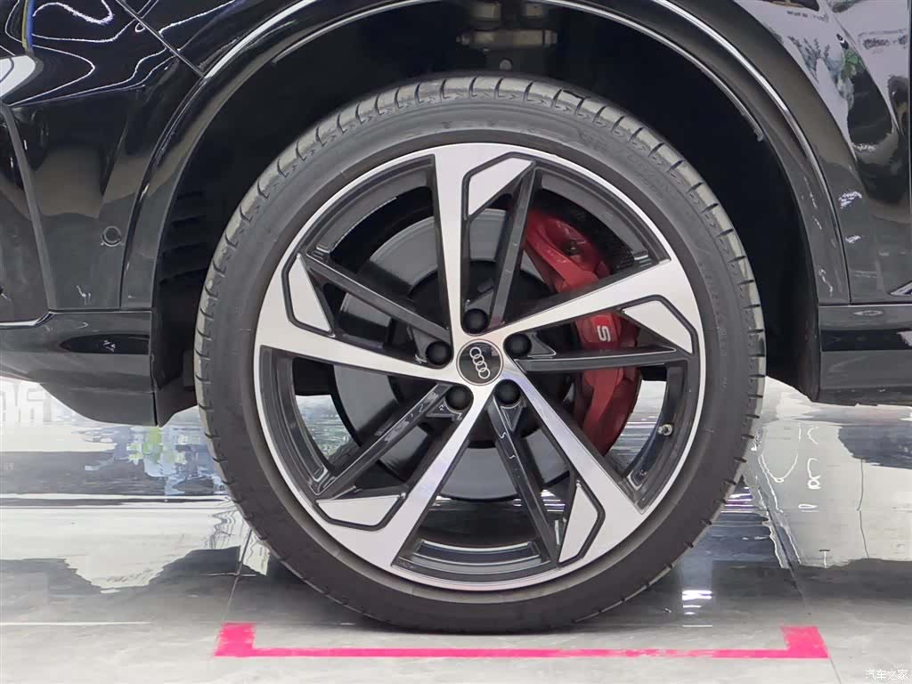 Audi Q7, 2024 4