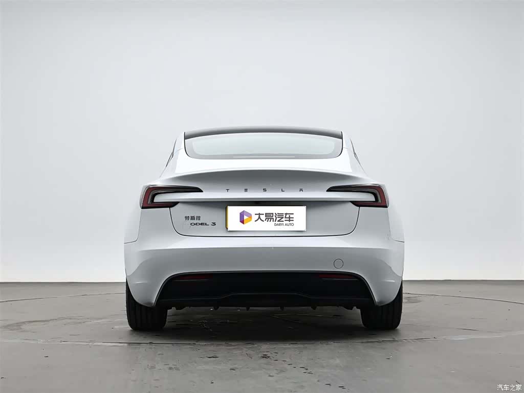 Tesla Model 3, 2024 4