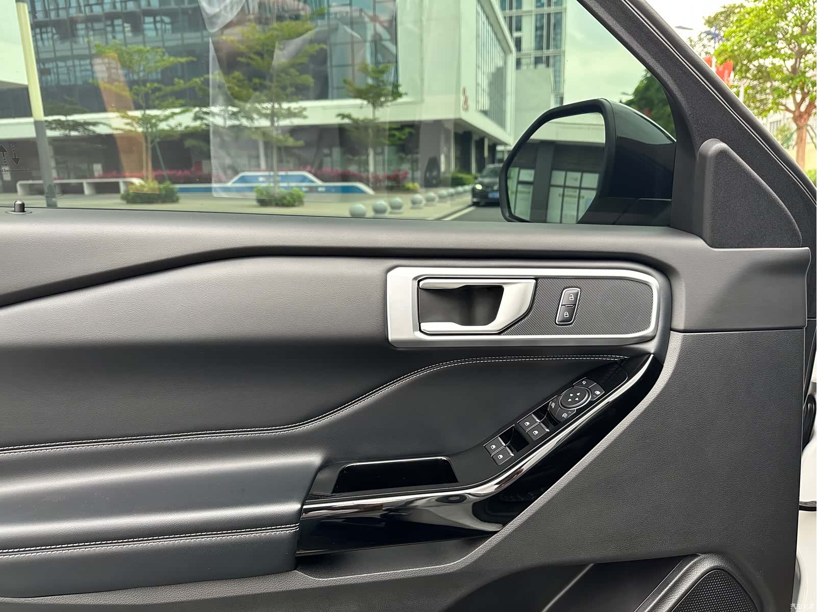 Ford Explorer, 2023 10