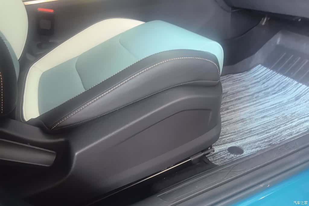 Geely Emgrand, 2023 8