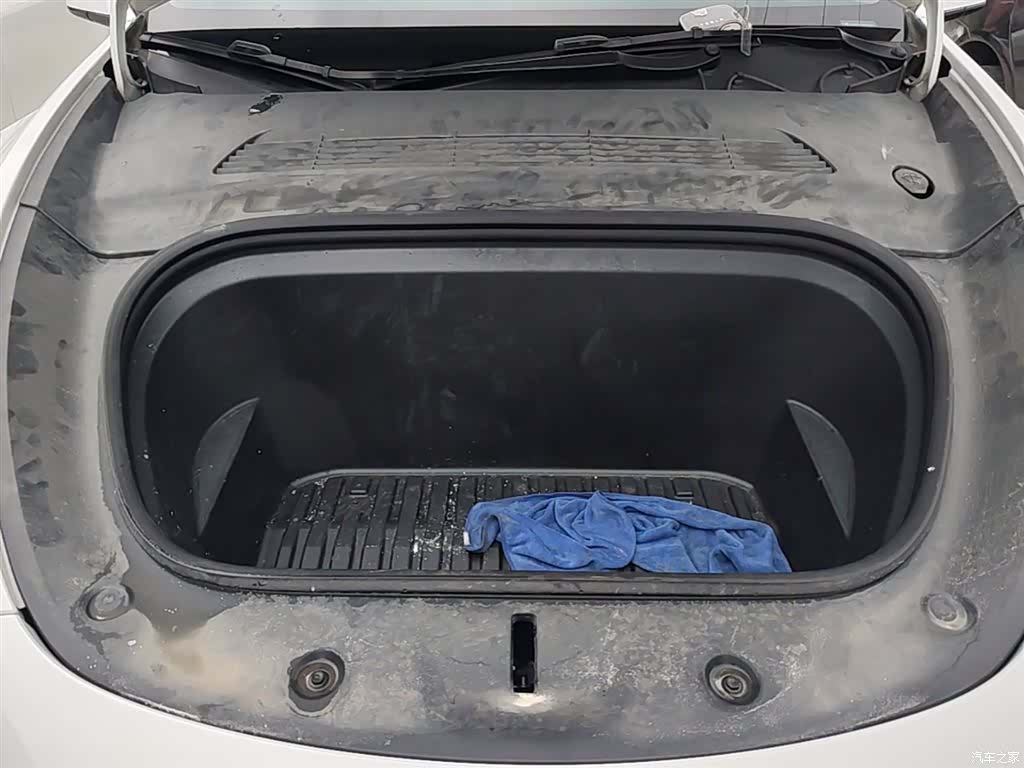 Tesla Model Y, 2024 20