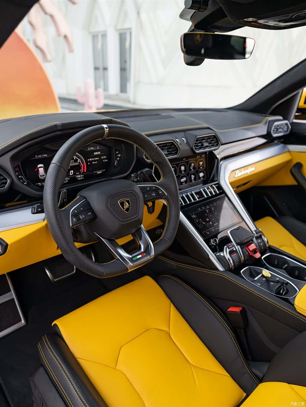 Lamborghini Urus, 2023 9