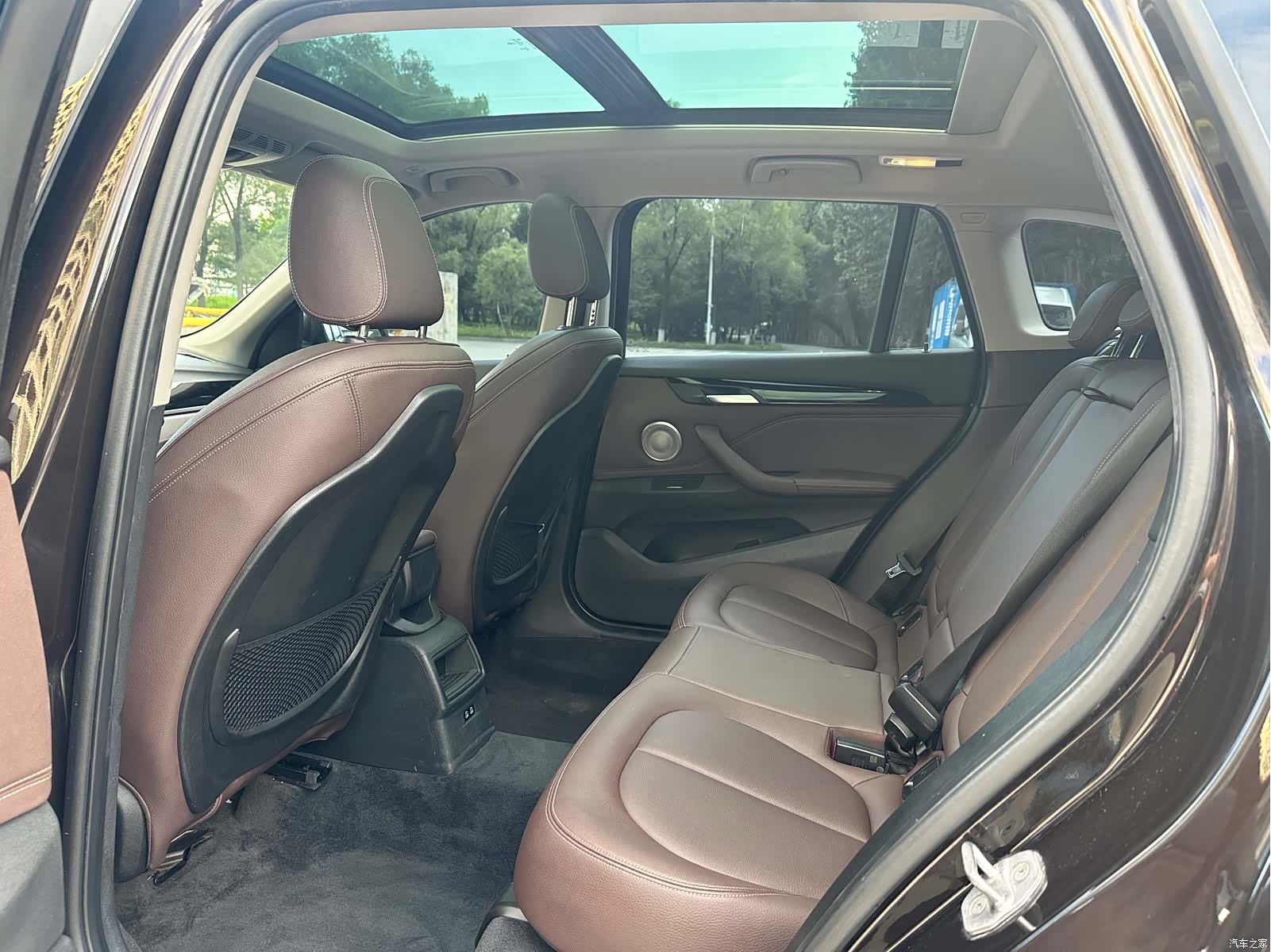BMW X1, 2022 все фото