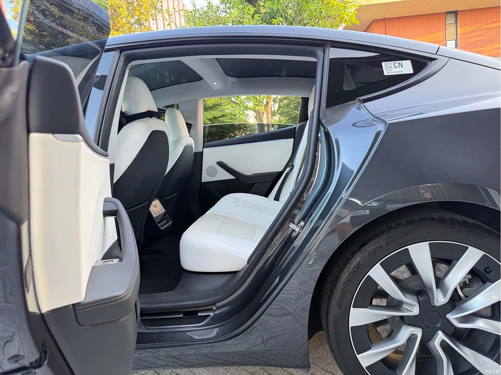 Tesla Model 3, 2024 12