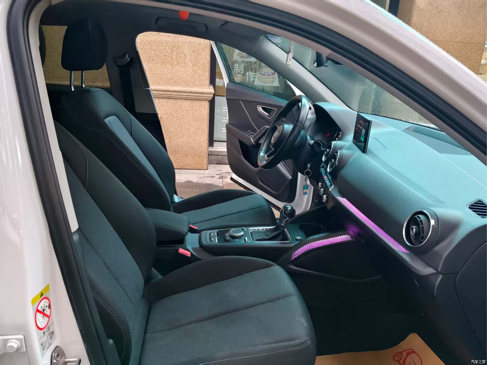 Audi Q2L, 2019 8