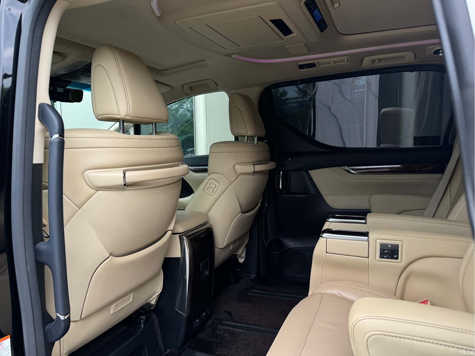 Toyota Alphard, 2019 15