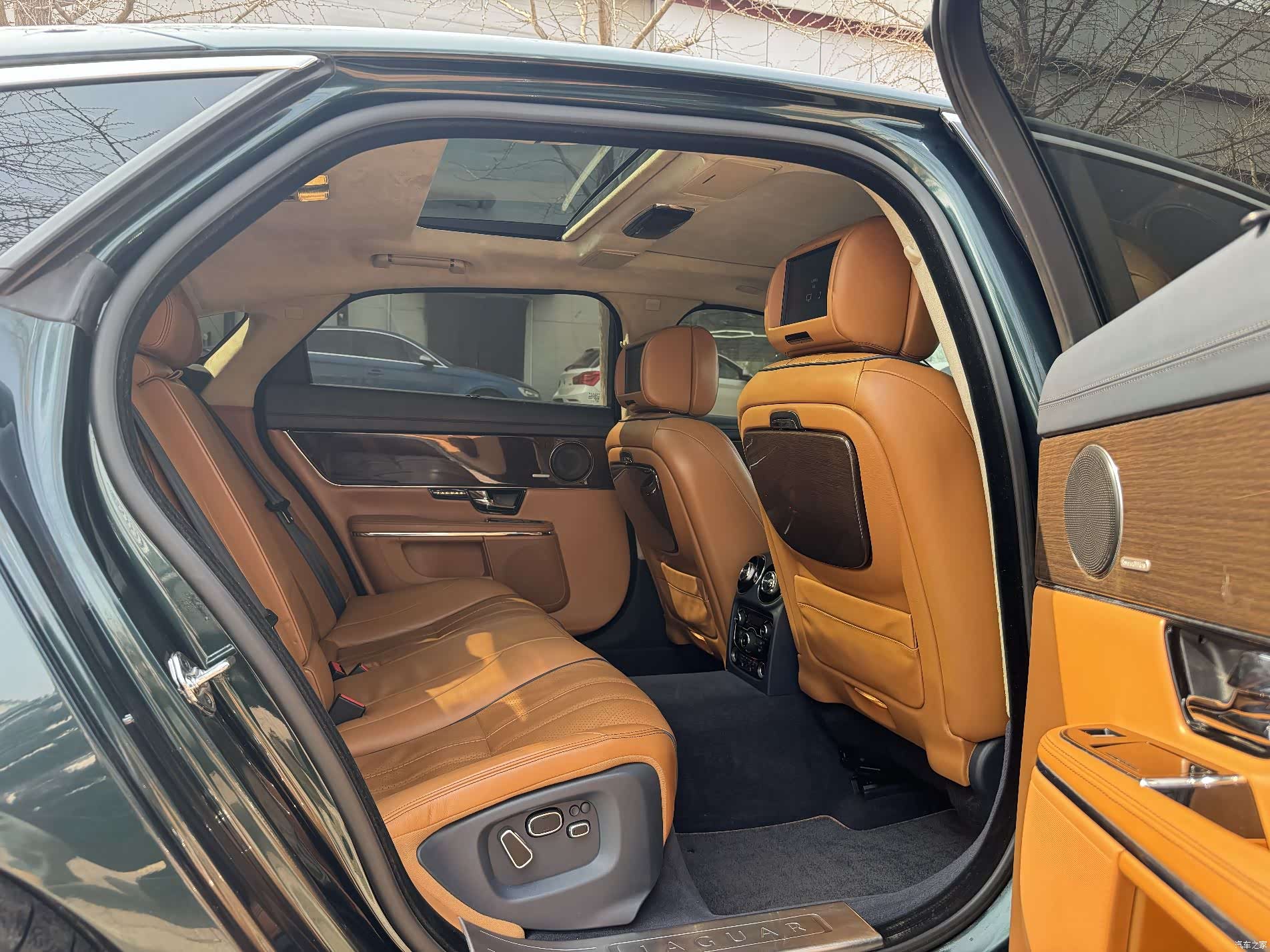Jaguar XJ, 2012 8